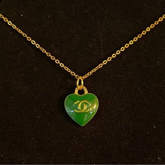 Chanel Green Enamel Heart Pendant Gold Chain 2019 - Picture 1 of 3